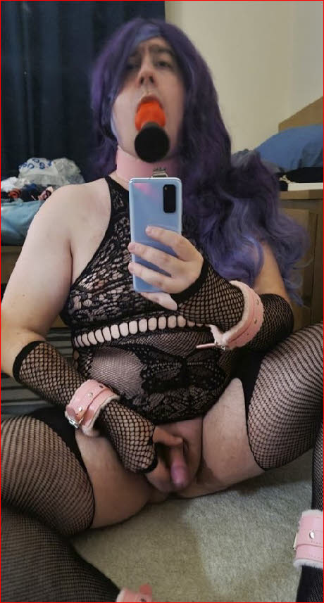 Tragic sissy Amy jerks off tiny prick in lingerie