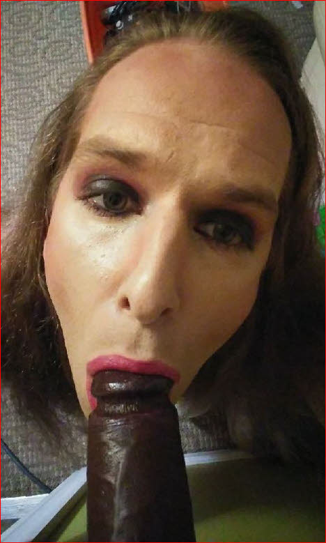 Gay transvestite Daisy sucks black manhood in close-up